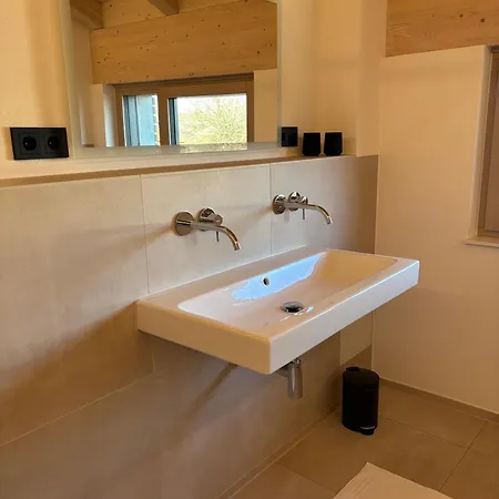 Berglinien Am Chiemsee I Exklusive Mit Bis Zu 3 Schlafzimmern 2 Baedern Und Alpenblick