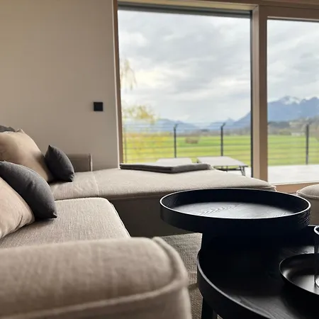 Apartment Berglinien Am Chiemsee I Exklusive Mit Bis Zu 3 Schlafzimmern 2 Baedern Und Alpenblick Ubersee