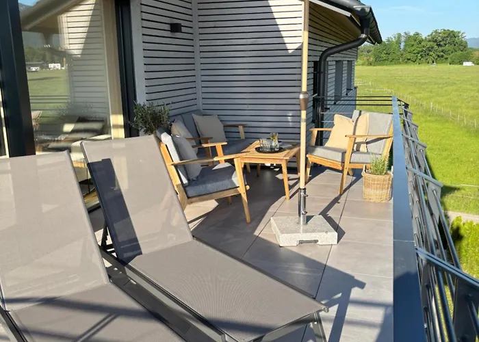 Berglinien Am Chiemsee I Exklusive Mit Bis Zu 3 Schlafzimmern 2 Baedern Und Alpenblick Appartement
